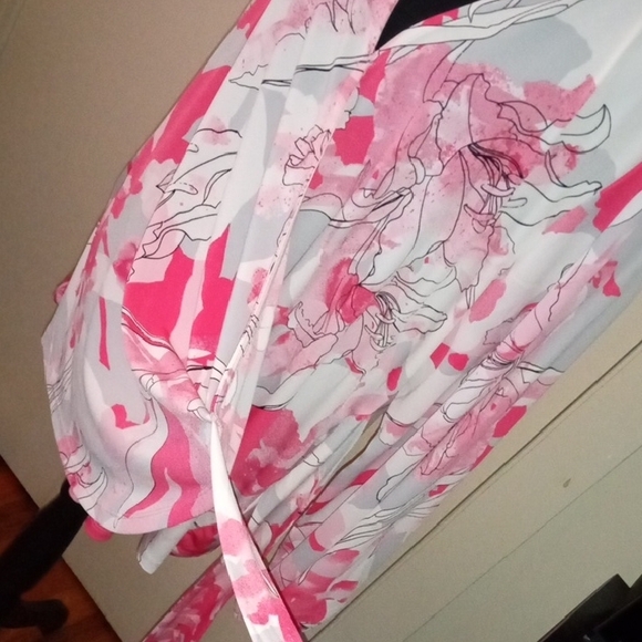 Floral Wrap Blouse - Picture 5 of 8